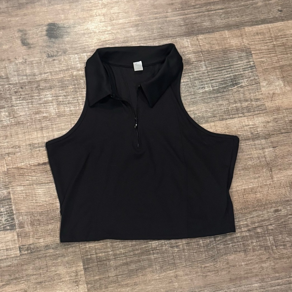 Old Navy Cropped Collared Athletic Top - Black